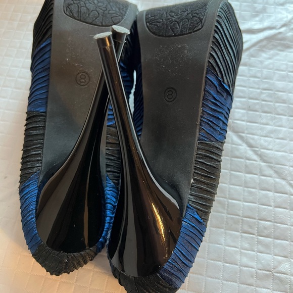 Lady Luxe Blue & Black Stilettos Size 8 Heel 6” - Picture 7 of 10